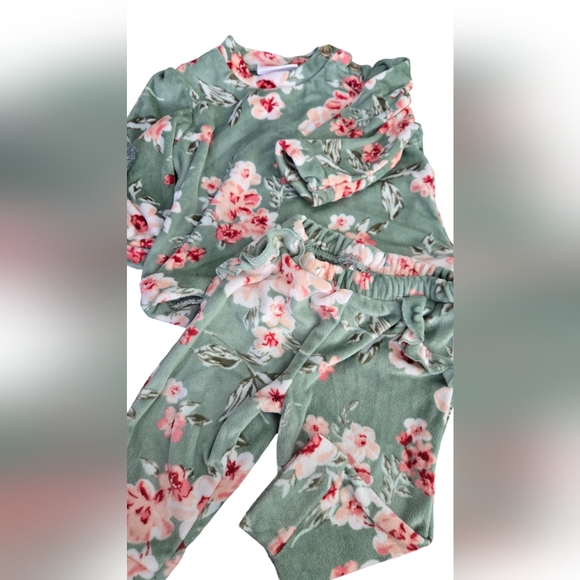 Baby girl winter matching sets. Bundle of 3. 3-6M - Picture 5 of 10